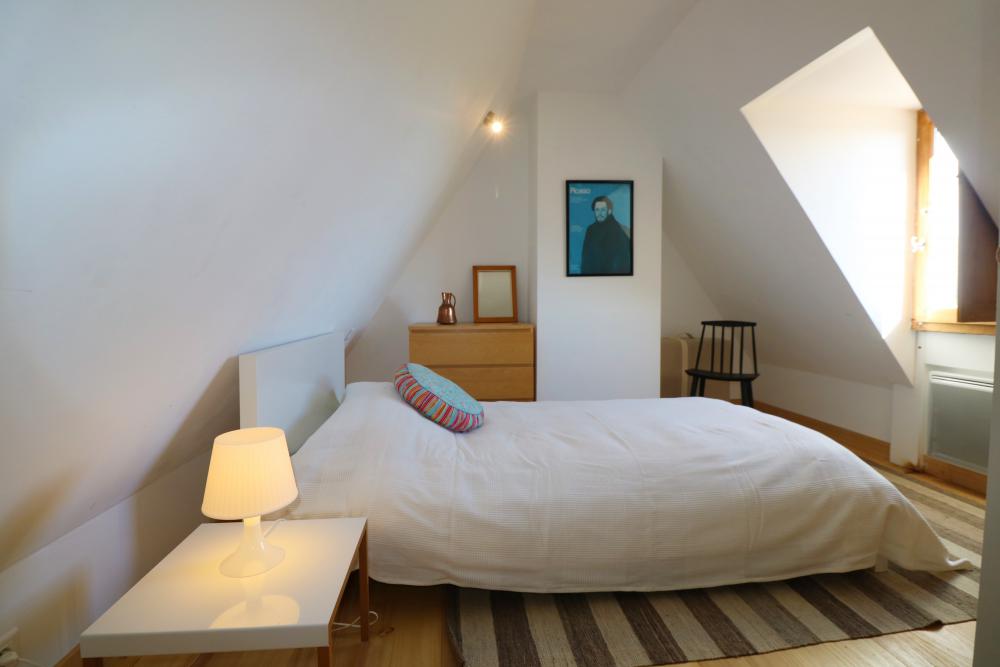la seconde chambre avec 1 lit simple 