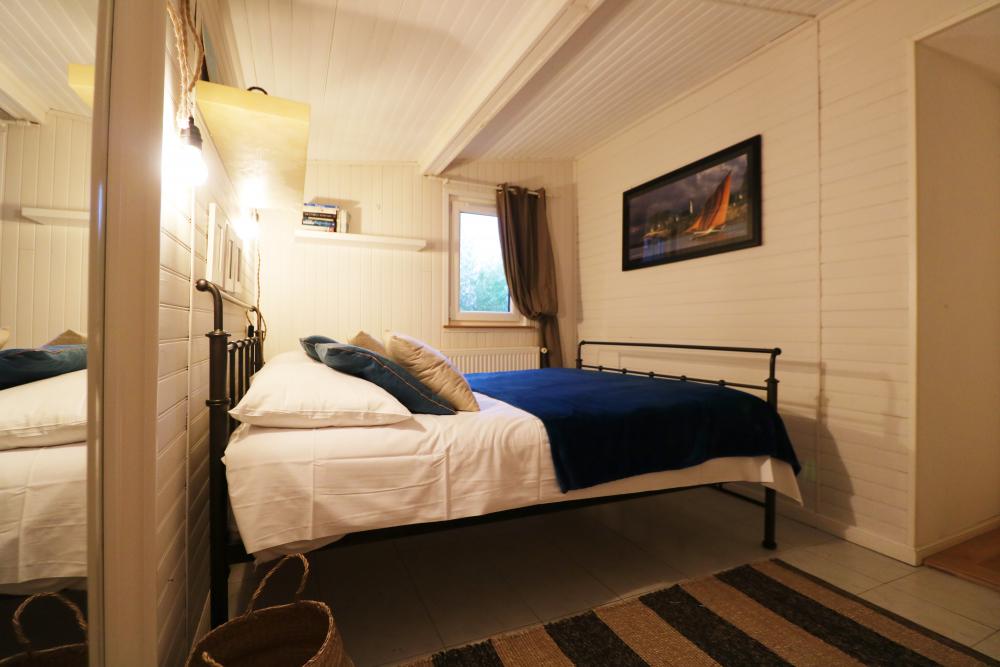 Le Cottage : la chambre au niveau salon 