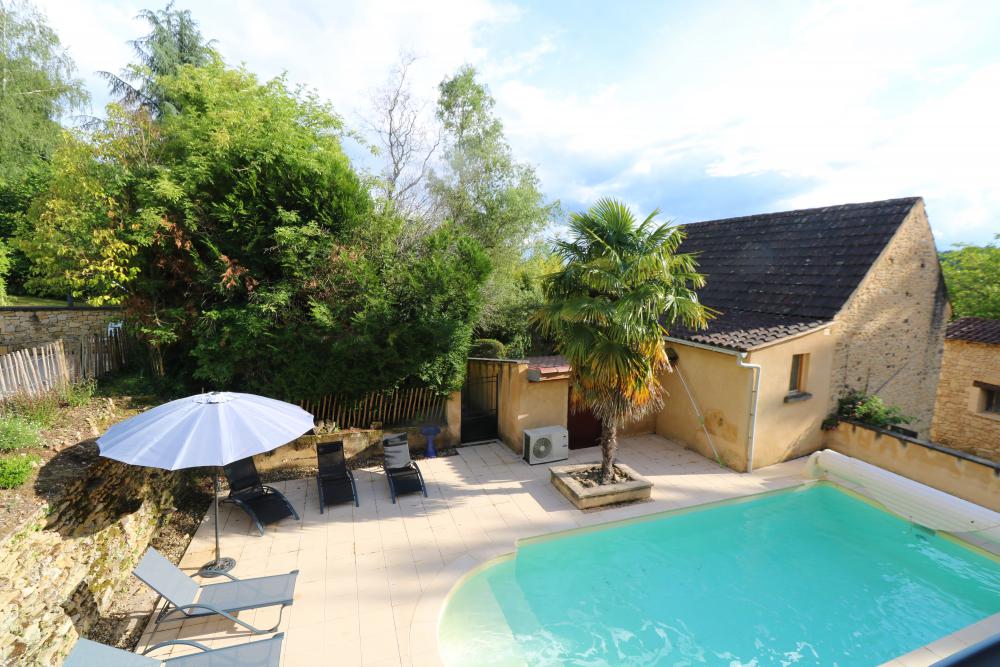 la piscine et le cottage vus depuis la chambre 3