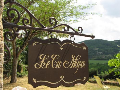 Arrivée au gite, jardin et vue  