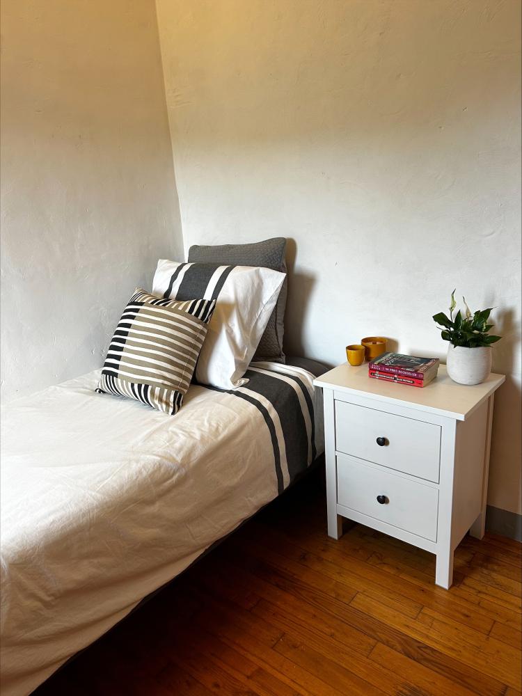 La chambre avec deux lits simples