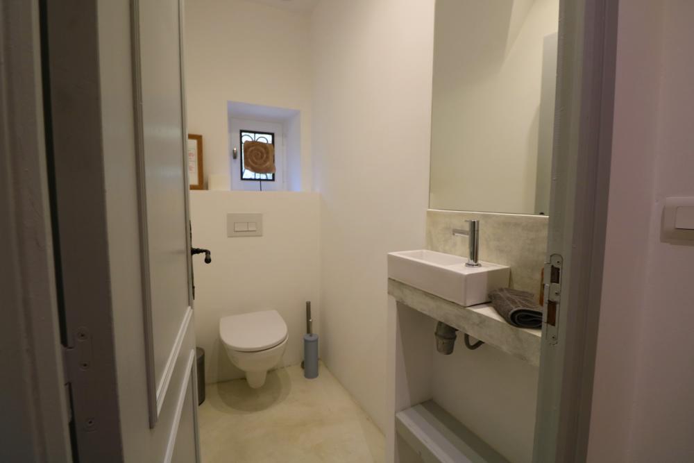 les toilettes également séparées au 1er étage 