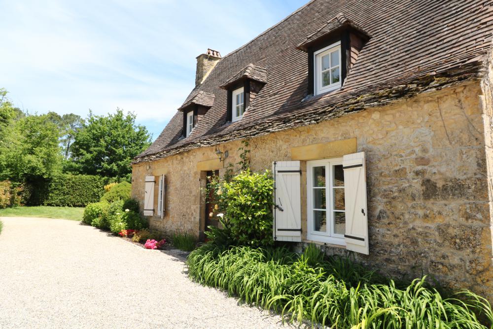 la facade de la maison coté parking 