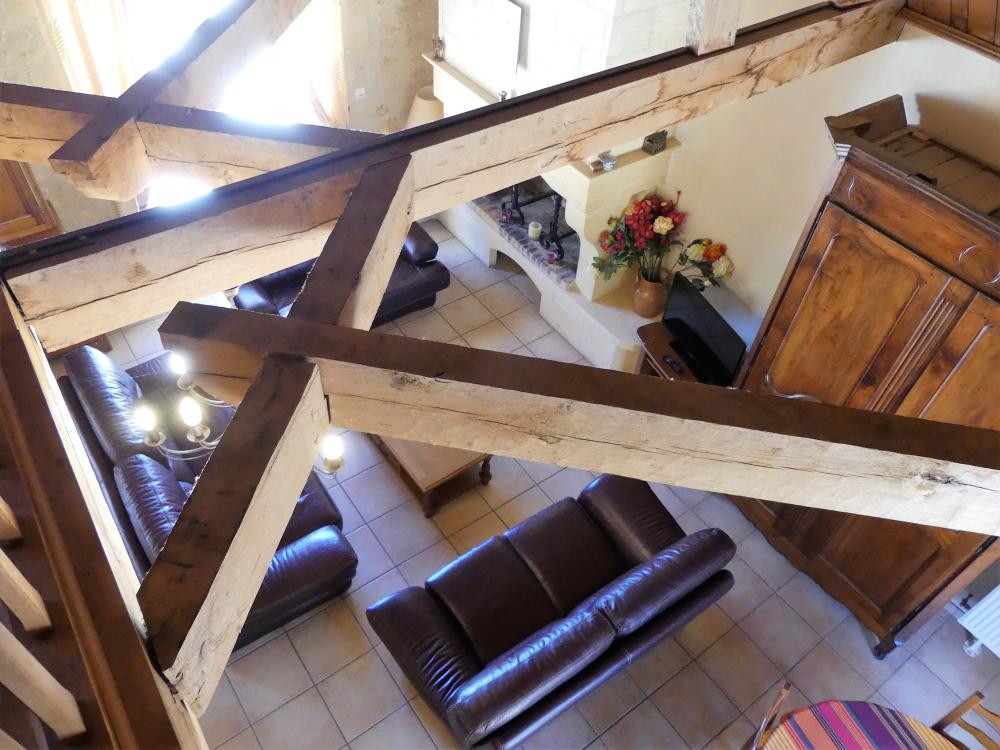 le salon vu depuis la mezzanine au 1er étage 