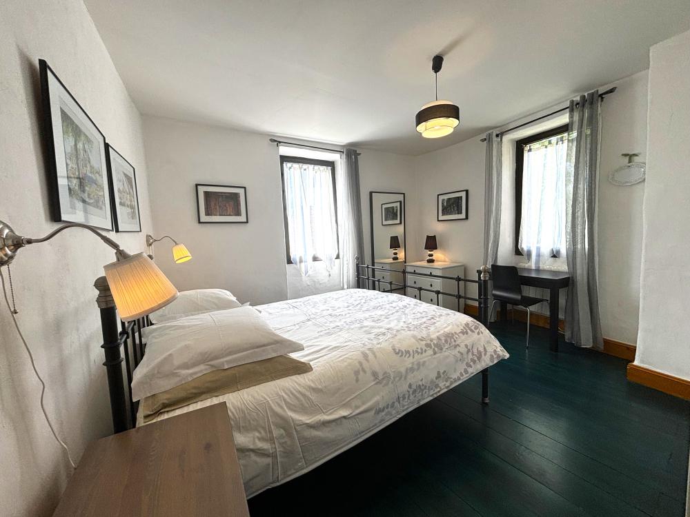 La spacieuse chambre principale au 1er étage