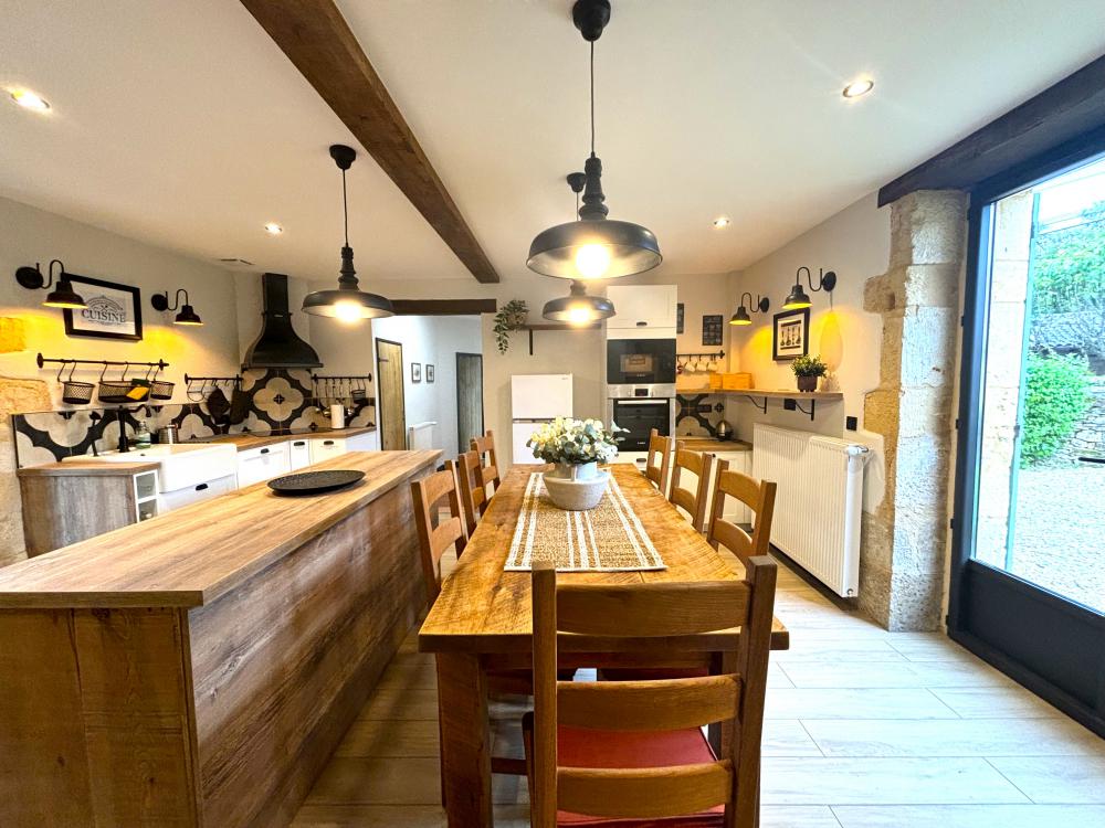 la superbe cuisine avec son ilot central 