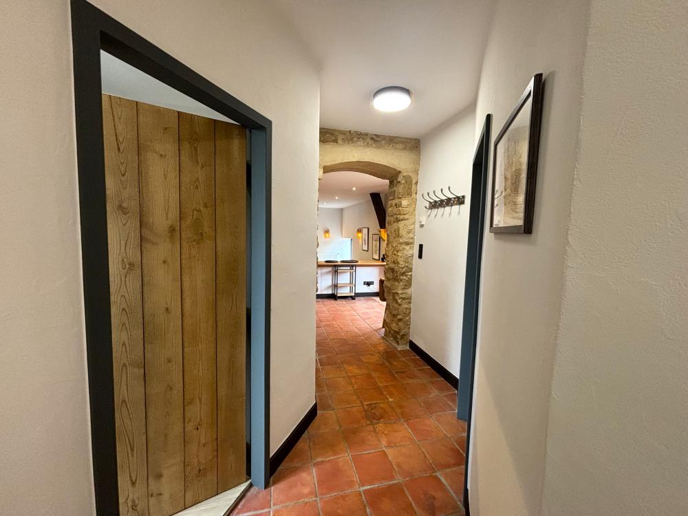 le couloir du salon à la cuisine 