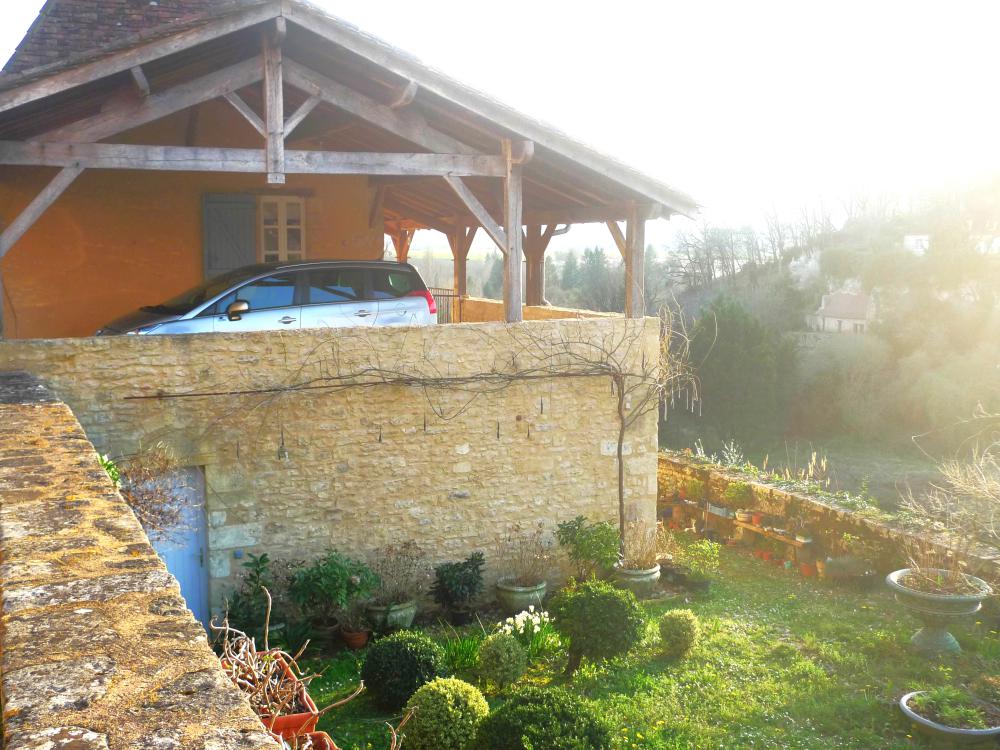 Rare ! La maison bénéficie de son espace parking privé 