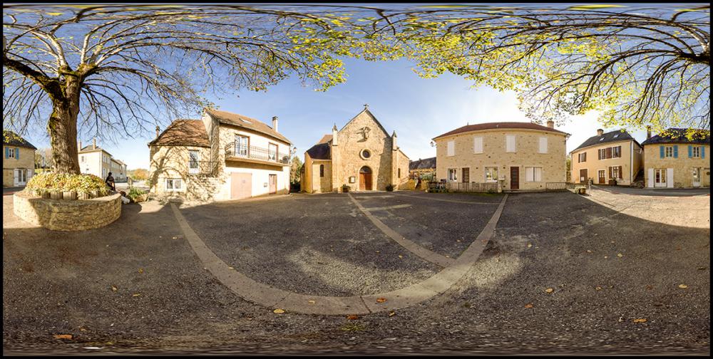 La place de l'église de Payrignac, juste en face de la maison