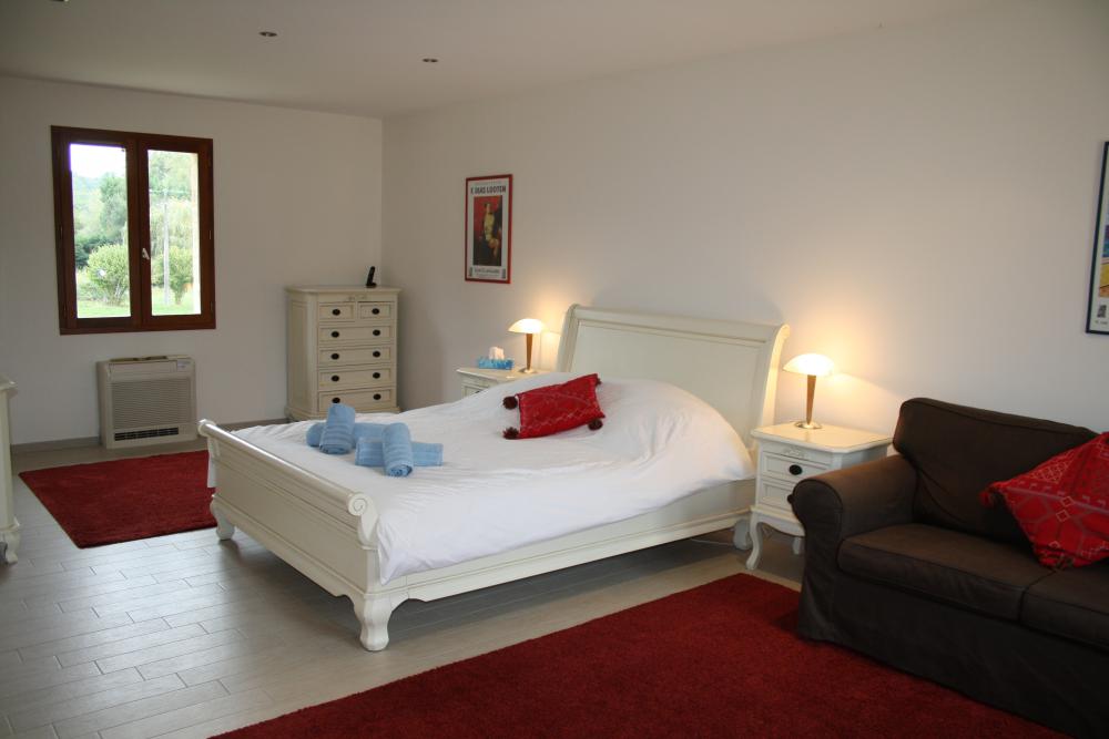 La chambre principale au rez de chaussée