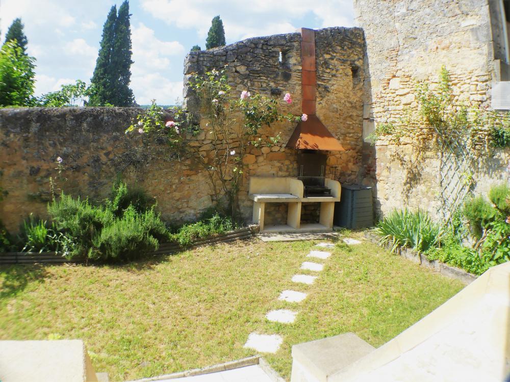 Le jardinet et barbecue 
