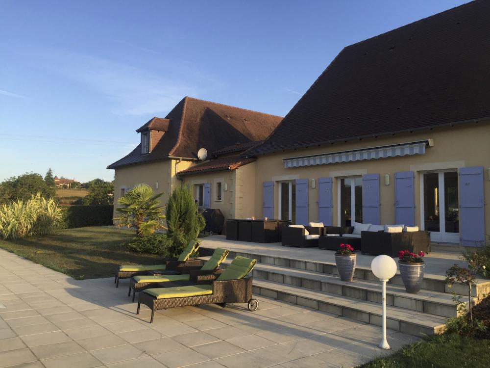 La maison et sa terrasse