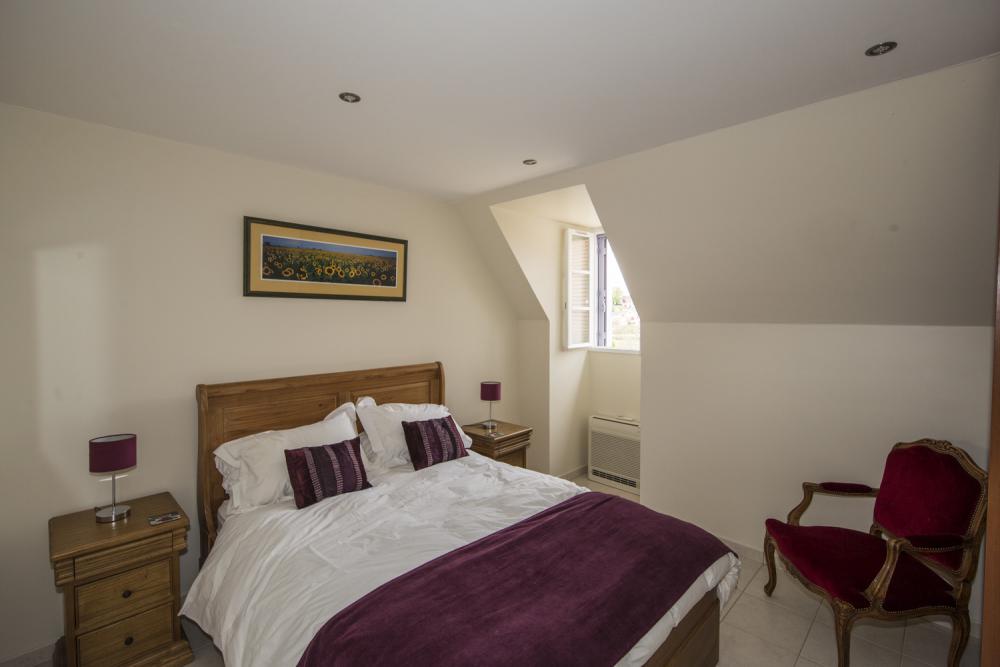 Une deuxième chambre double au première étage