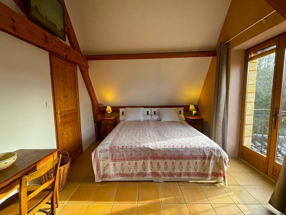 La chambre principale à l'étage 