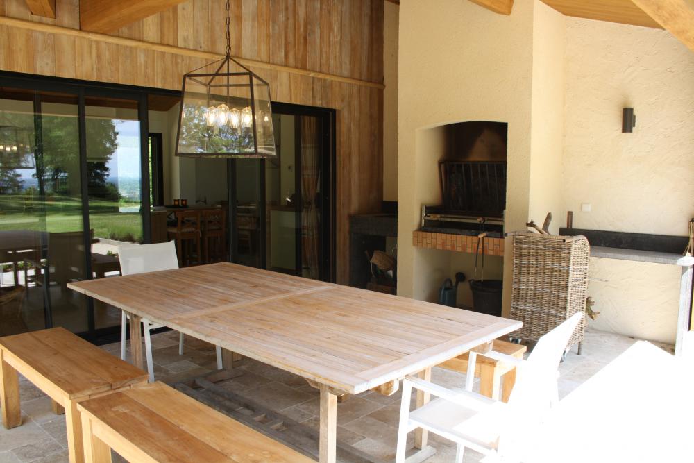 la première terrasse de la maison 