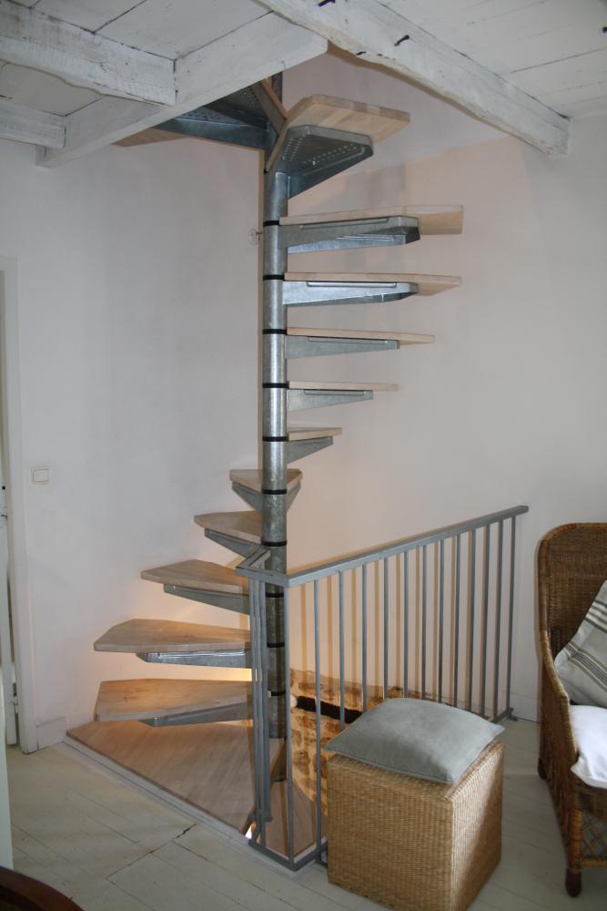 l'escalier du 1er au dernier étage 