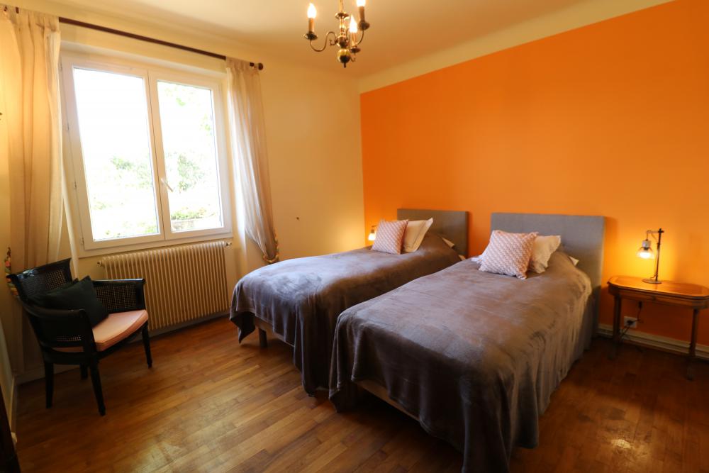 La seconde chambre avec deux lits simples 
