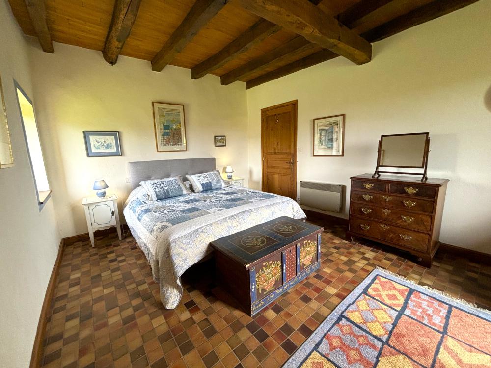 La chambre double au dessus du salon 
