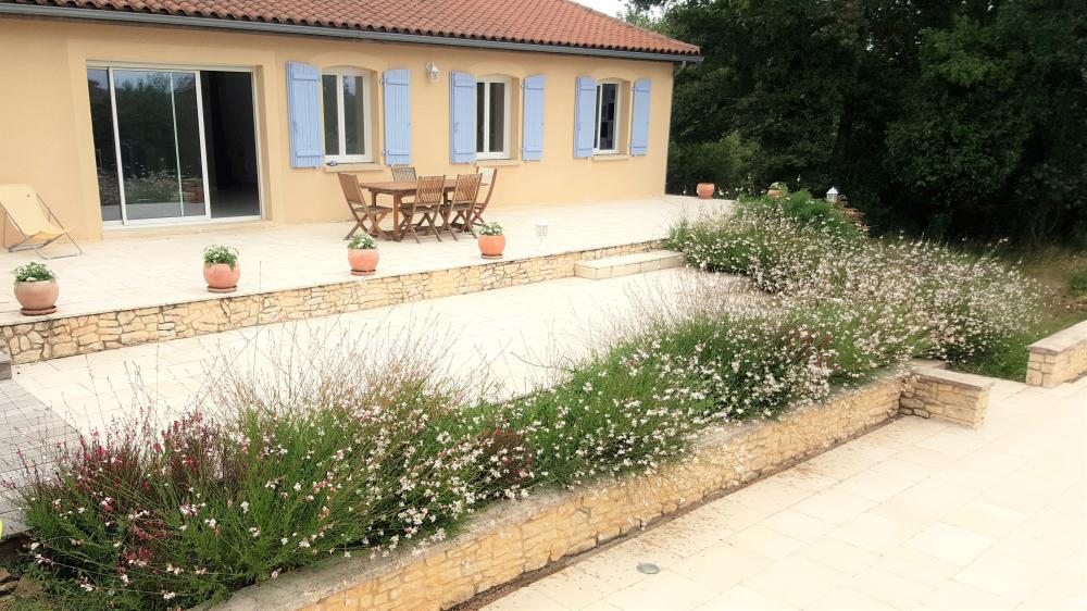 la façade avant de la maison 