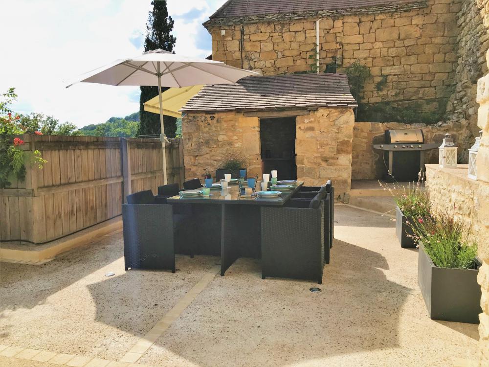 La grande terrasse pour déjeuner 