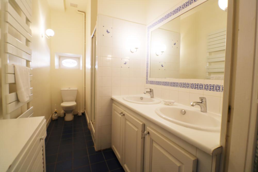 sa salle d'eau privée 