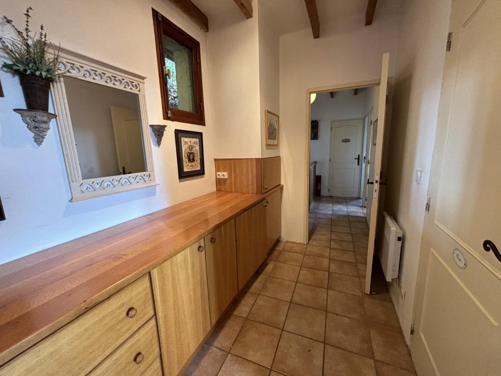L'espace dressing en face de la première chambre double 