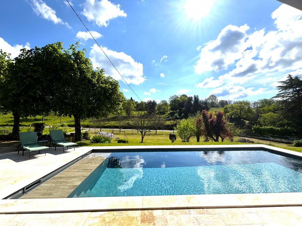 la belle et garnde piscine privée chauffée 