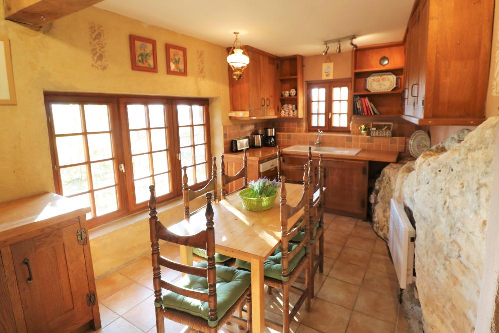 Cuisine/salle à manger à La Falaise