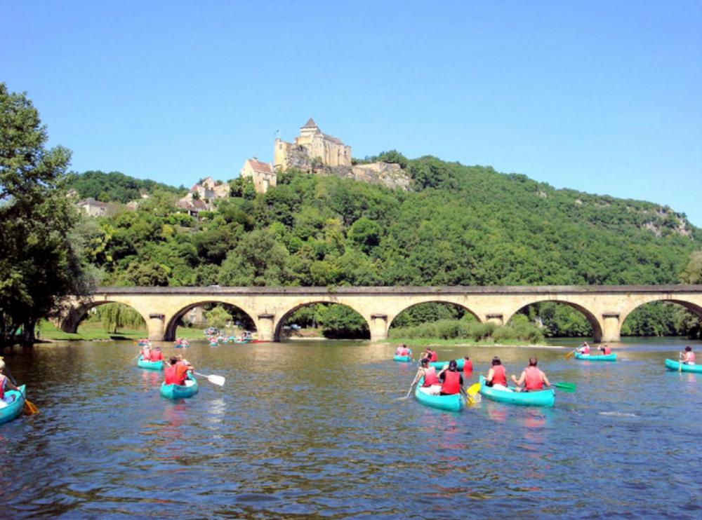 Le village médiéval de Castelnaud à 8km 