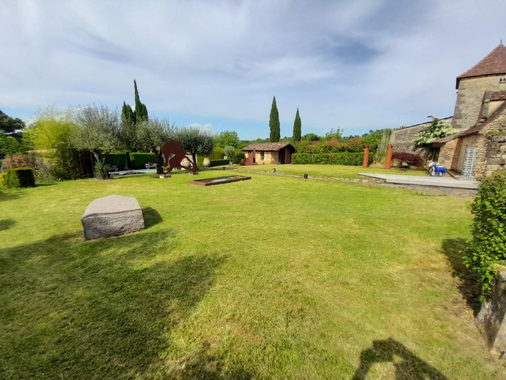 la vaste jardin réservé à votre seul et unique usage 