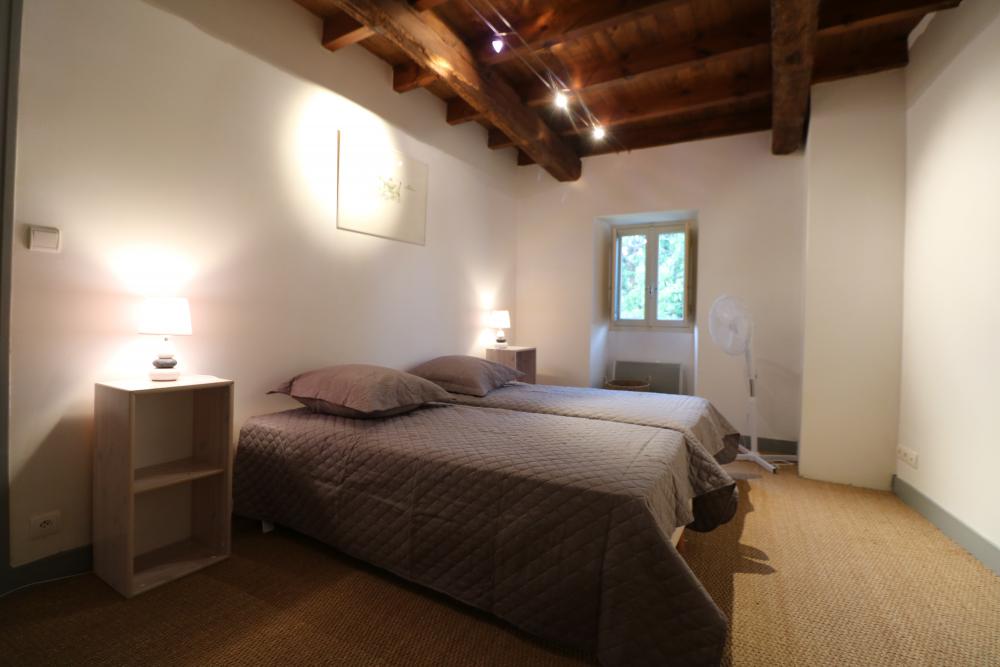 la chambre avec deux lits simples (ou 1 grand lit doble) au 1er étage 