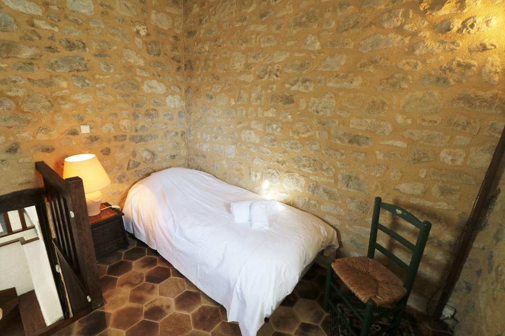 Le Vigneron - chambre avec lit simple