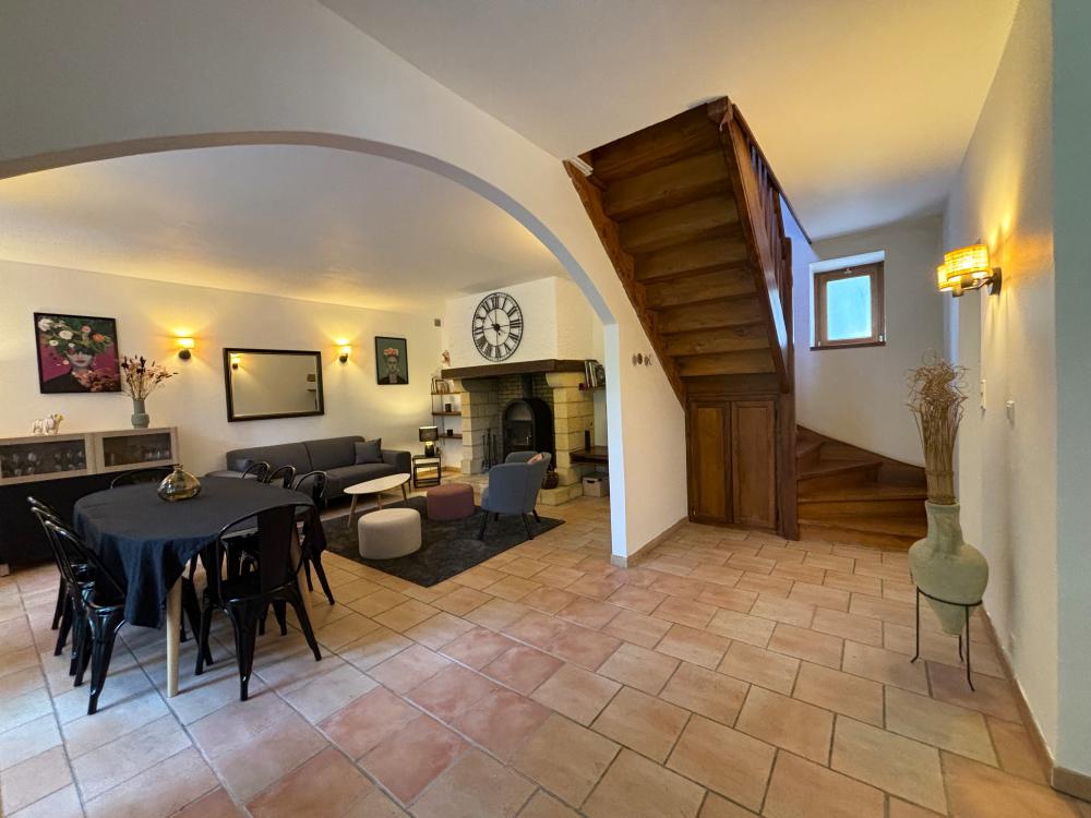 L'entrée et l'escalier desservant l'étage 