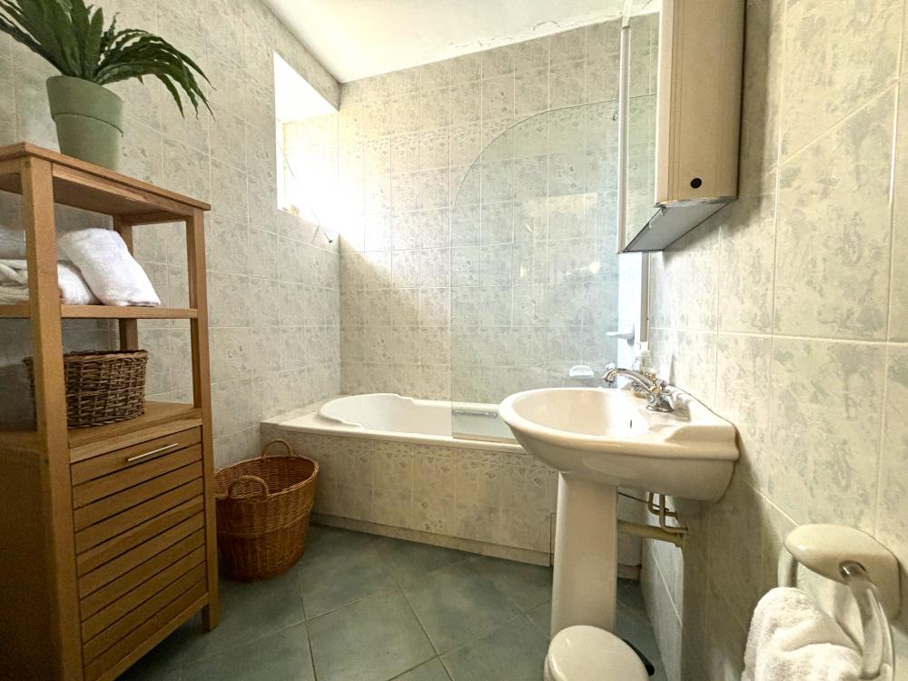 La salle de bain attenante 