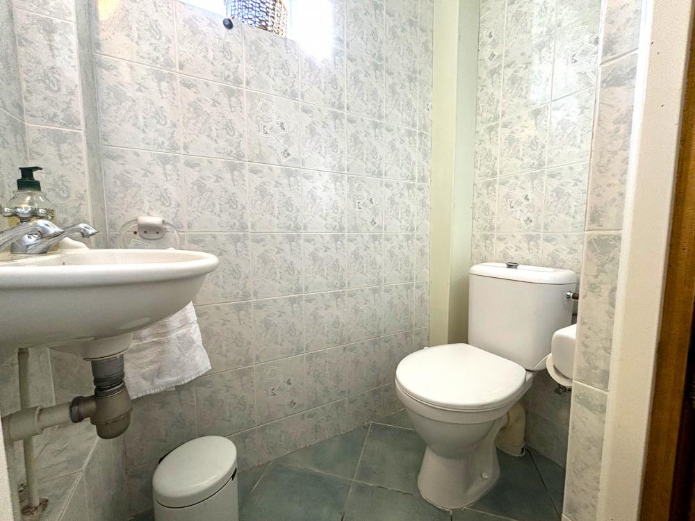 Les toilettes séparées en RDC 