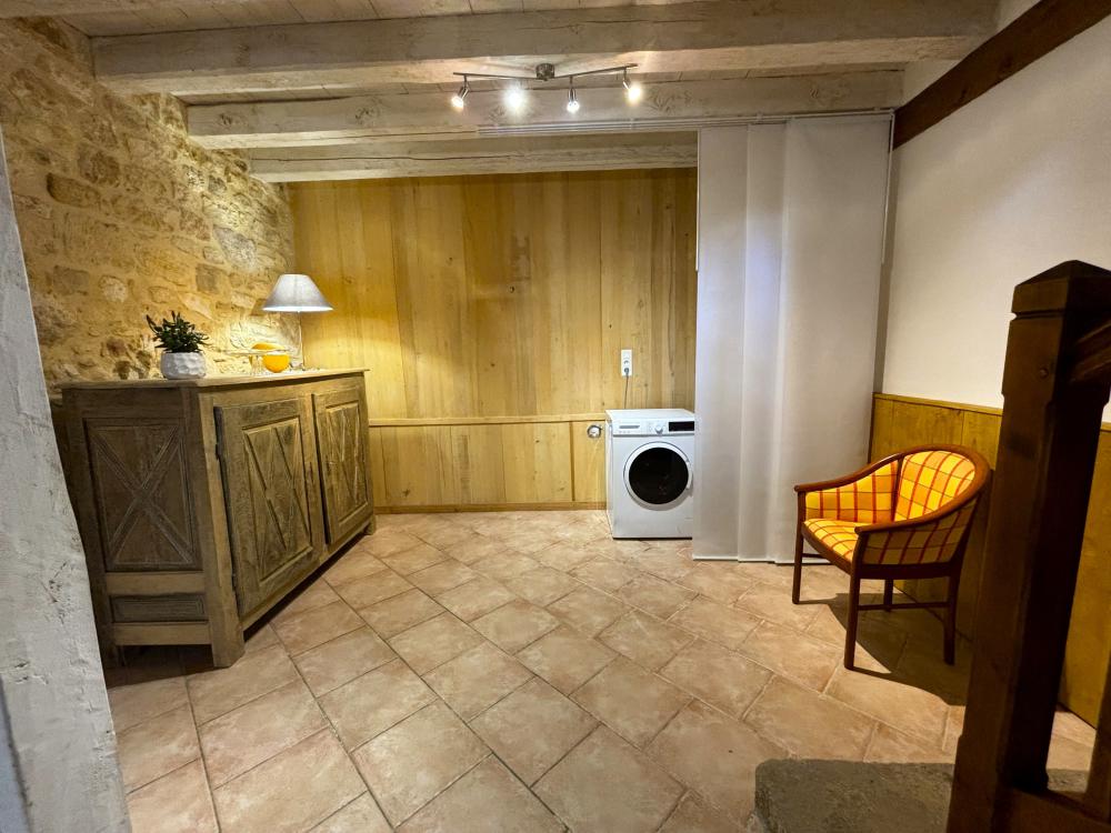 Le rideau cache l'espace laverie 