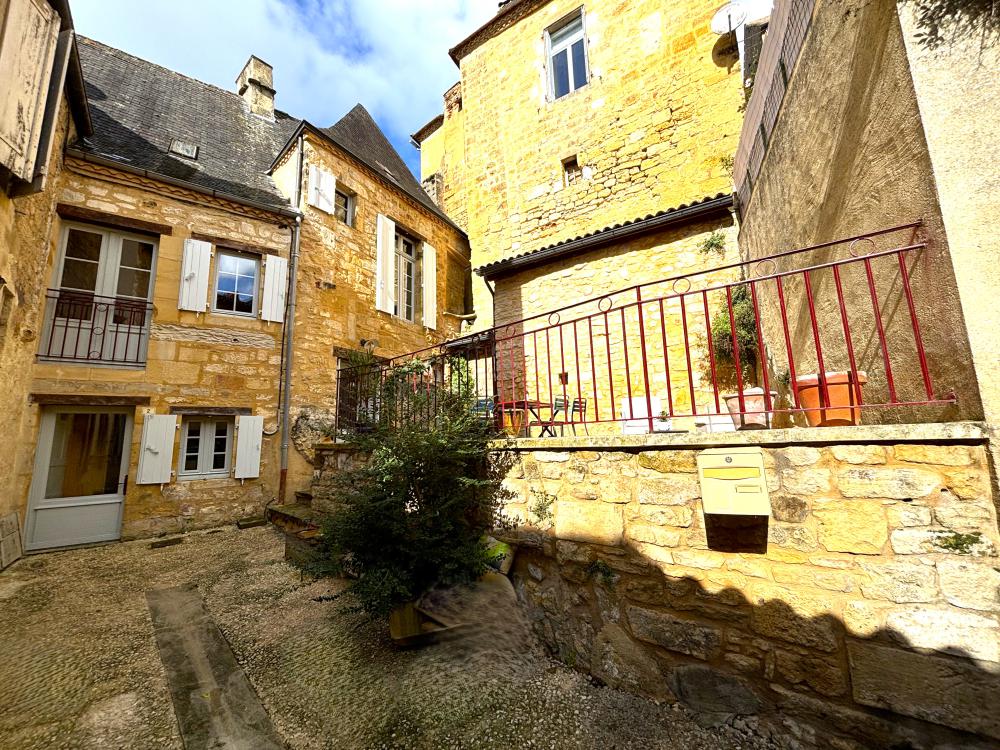 la maison vue depuis l'impasse 