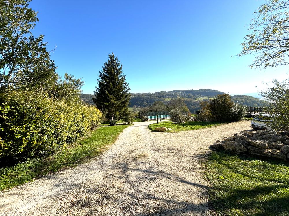 L'espace parking et arrivée à la maison 