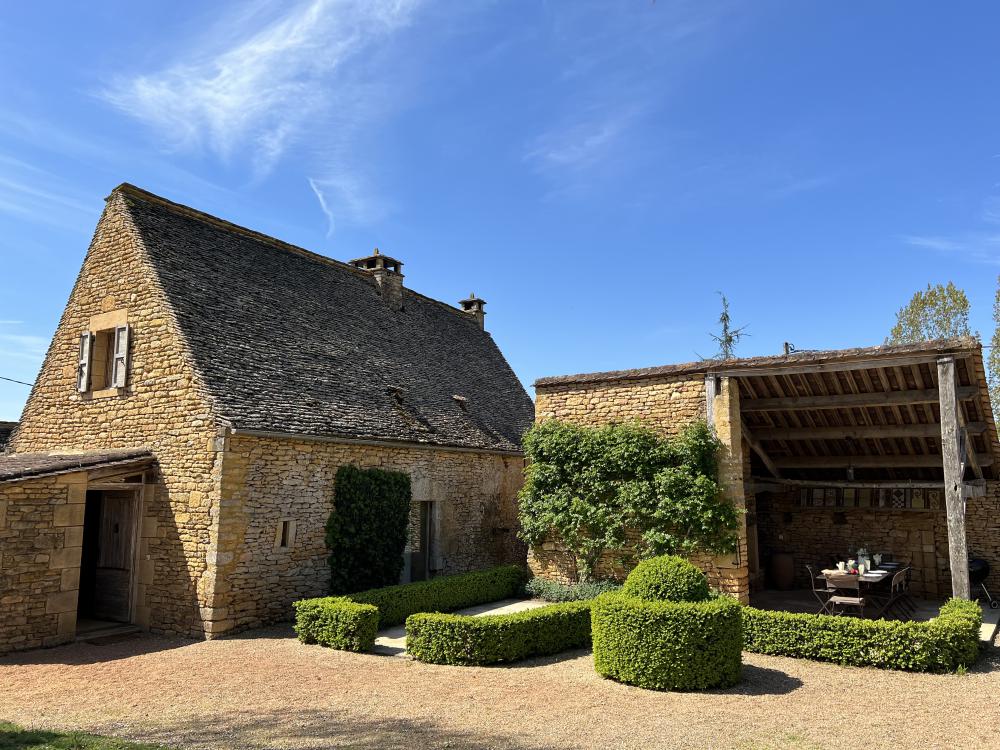 LA BERGERIE et la terrasse du four à pain 