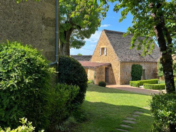 La Bergerie vue depuis l'entrée de la propriété 