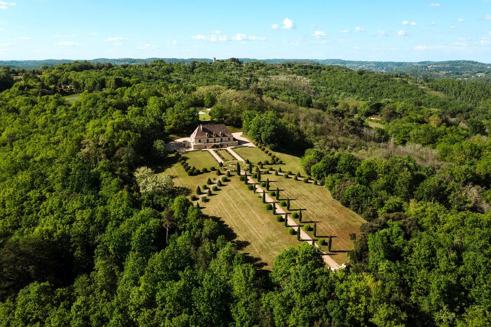 Les Hauts de Chaunac, niché dans un écrin de verdure 