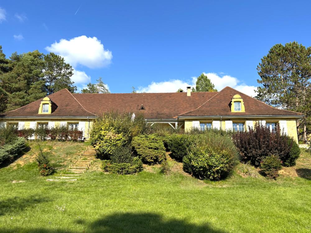 La maison vue depuis le jardin 