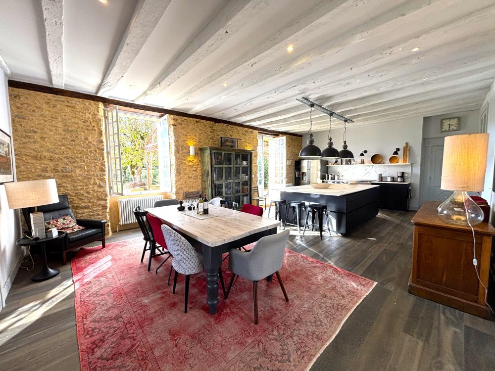 La spacieuse cuisine / salle à manger