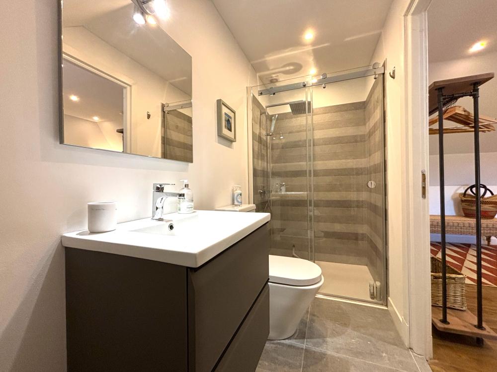 et sa salle d'eau ensuite 