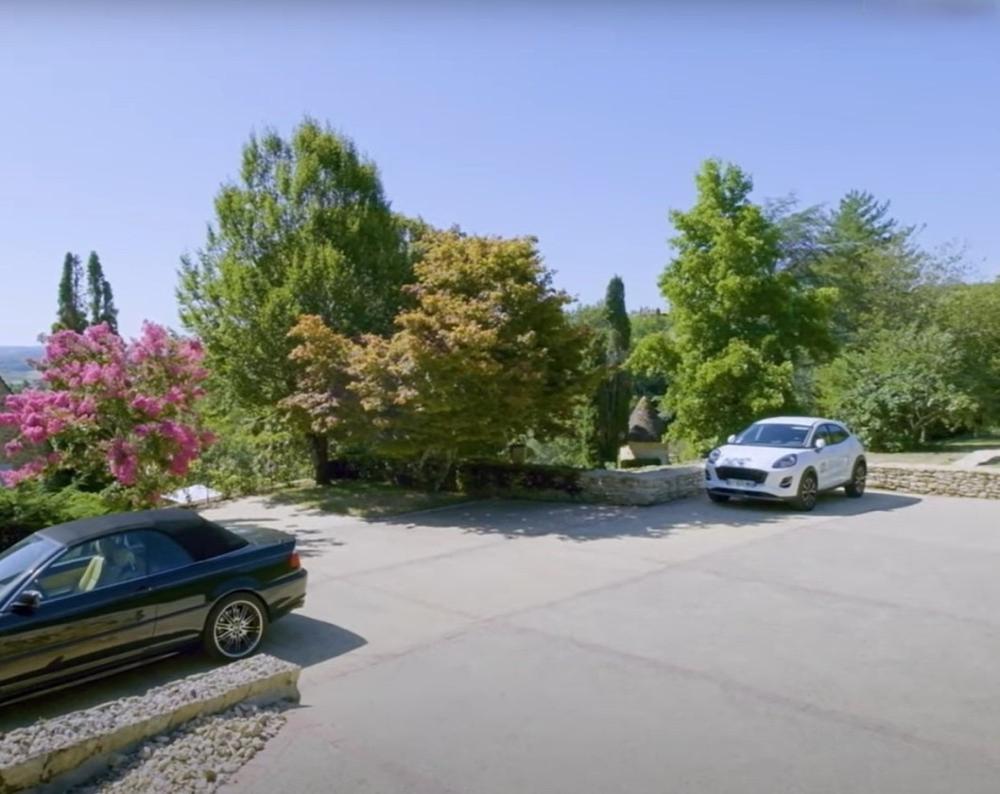 L'espace parking pour 6 véhicules 
