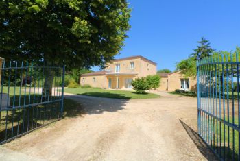 Villa les B&eacute;lisses