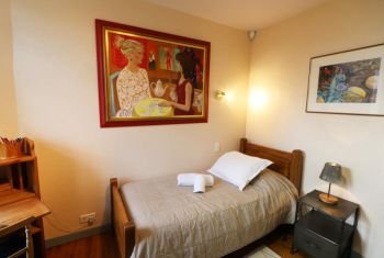 La quatrième chambre propose un couchage simple 
