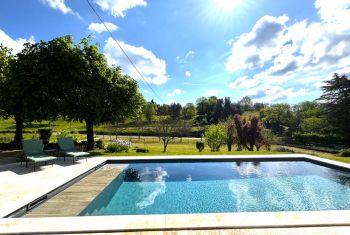 la belle et garnde piscine privée chauffée 