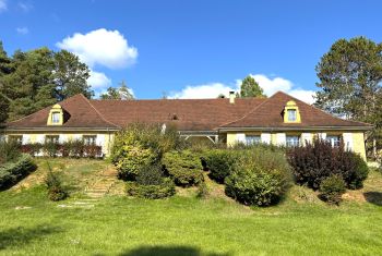 La maison vue depuis le jardin 