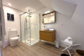 et sa salle de bain ensuite 
